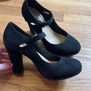 7. Y not high heels. Fair condition